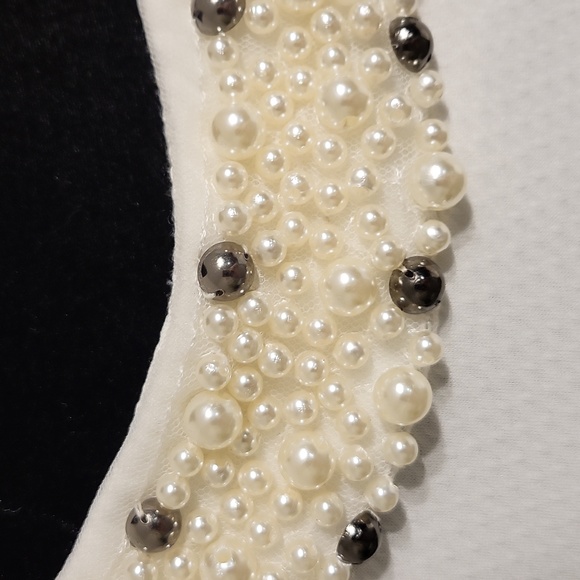 Reitmans sleeveless top with pearl details. - Picture 3 of 10